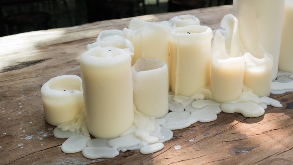 how to remove candle wax from wood